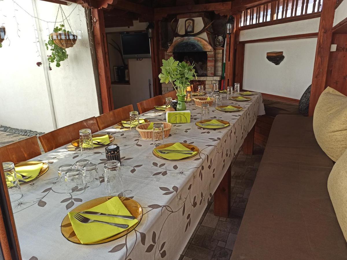 Guest House Ganovi คาโลเฟอร์ ภายนอก รูปภาพ