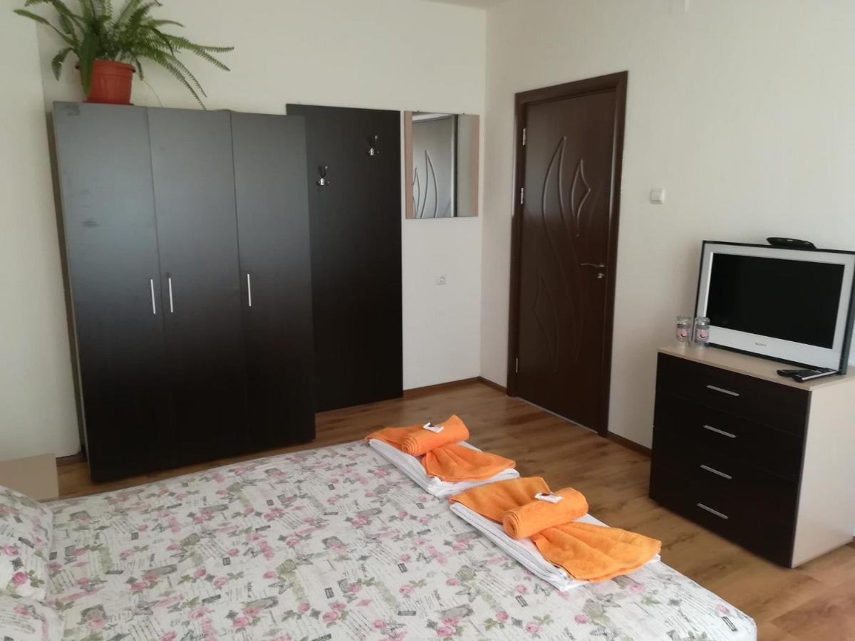 Guest House Ganovi คาโลเฟอร์ ภายนอก รูปภาพ