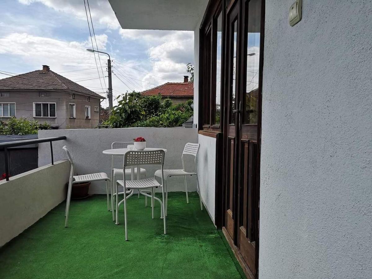 Guest House Ganovi คาโลเฟอร์ ภายนอก รูปภาพ