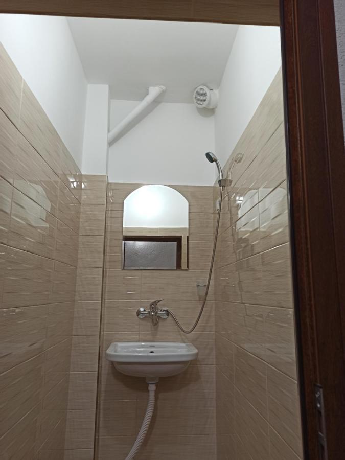 Guest House Ganovi คาโลเฟอร์ ภายนอก รูปภาพ