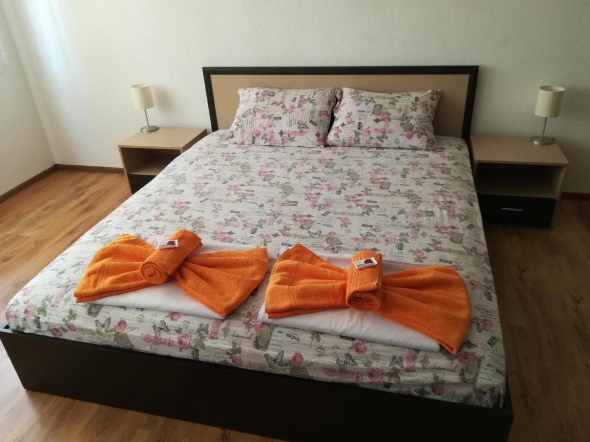 Guest House Ganovi คาโลเฟอร์ ภายนอก รูปภาพ
