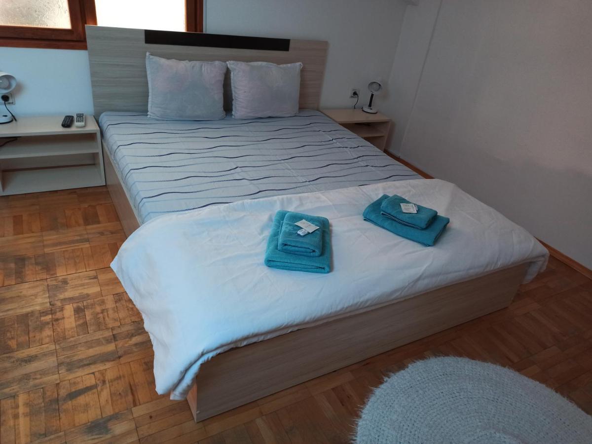 Guest House Ganovi คาโลเฟอร์ ห้อง รูปภาพ