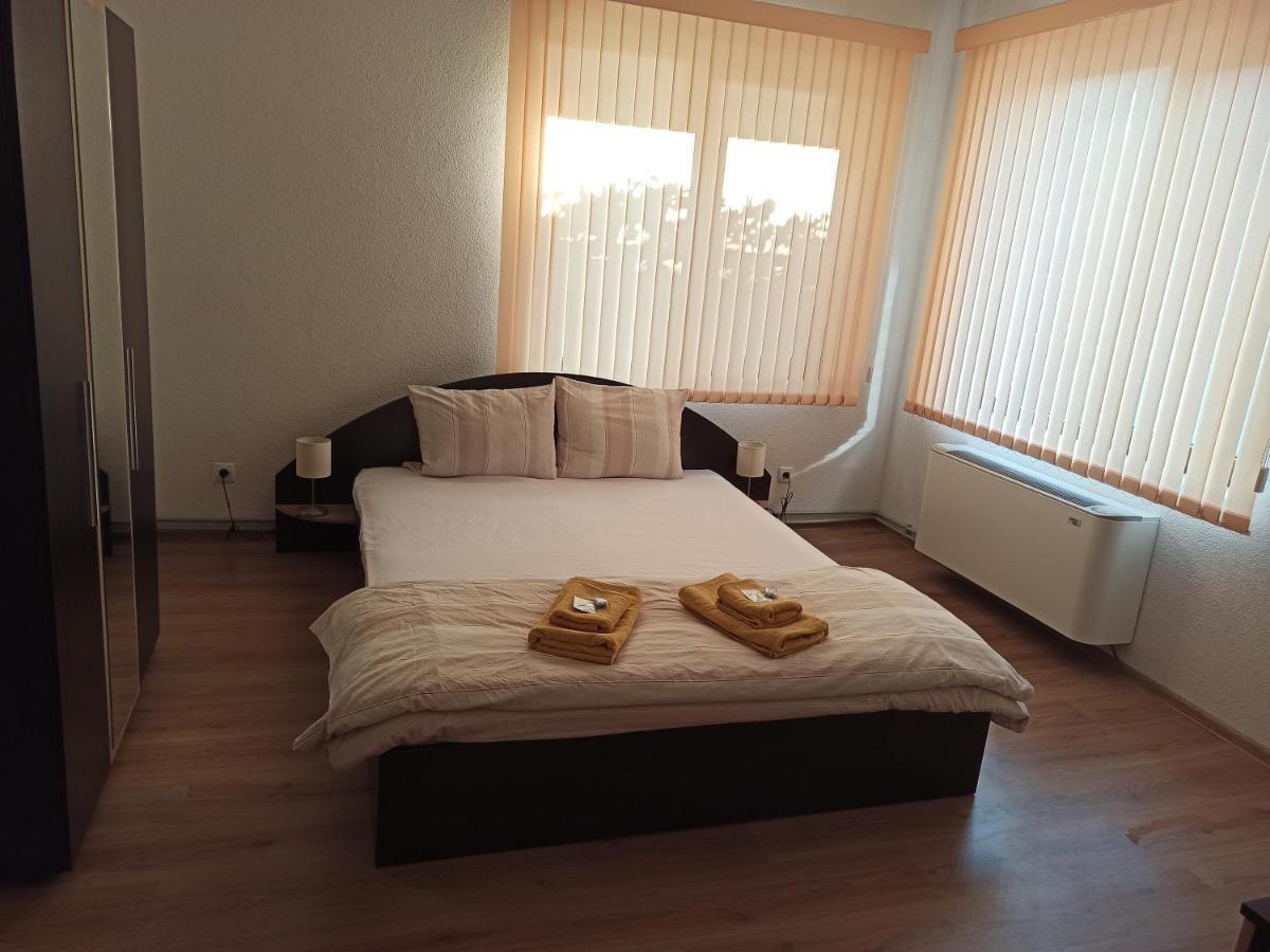 Guest House Ganovi คาโลเฟอร์ ห้อง รูปภาพ