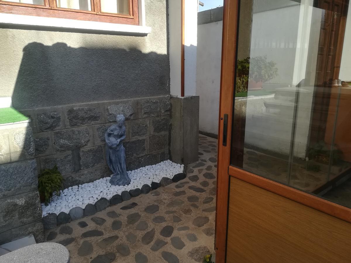 Guest House Ganovi คาโลเฟอร์ ภายนอก รูปภาพ