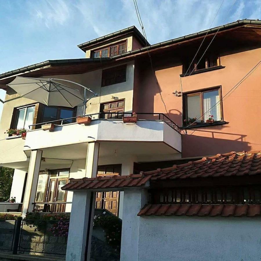 Guest House Ganovi คาโลเฟอร์ ภายนอก รูปภาพ
